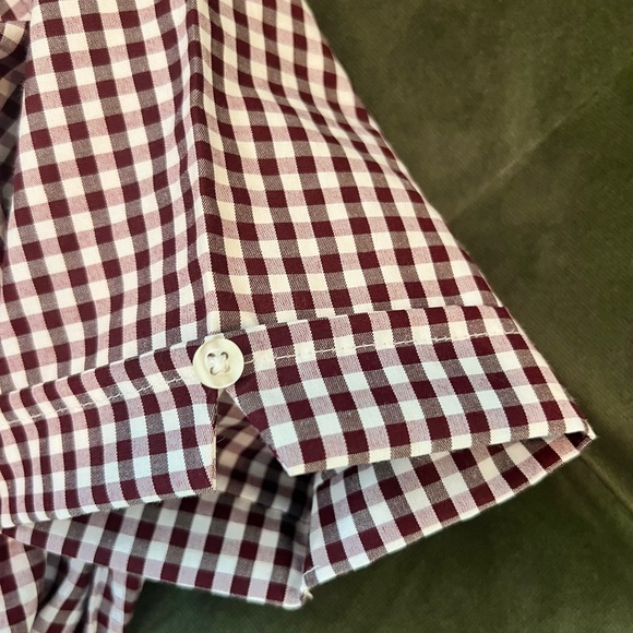 Relco Burgundy Gingham Button Down 🇬🇧
(𝐧𝐞𝐰 𝐰𝐢𝐭𝐡 𝐭𝐚𝐠𝐬 🏷️) - Picture 4 of 6
